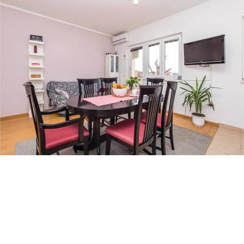 Two-Bedroom Apartment in Banjol