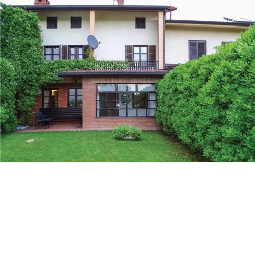 Two-Bedroom Apartment in Dobrovo v Brdih
