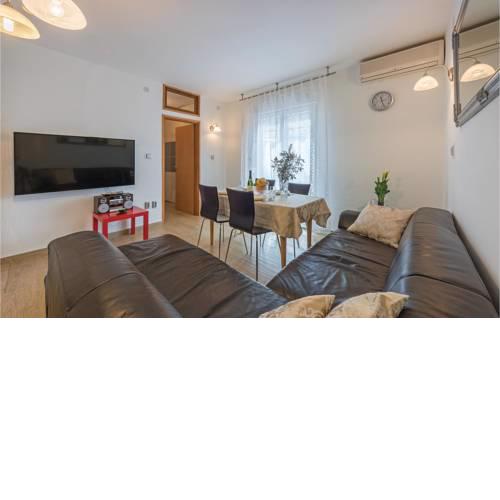 Two-Bedroom Apartment in Galizana