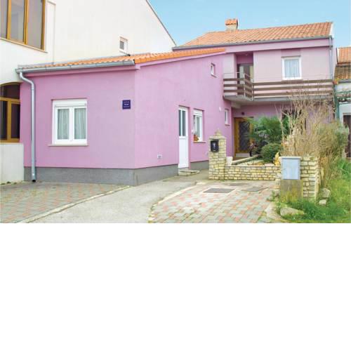 Two-Bedroom Apartment in Pula