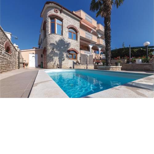Two-Bedroom Apartment in Pula