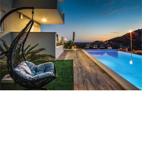 Two-Bedroom Apartment in Razanj