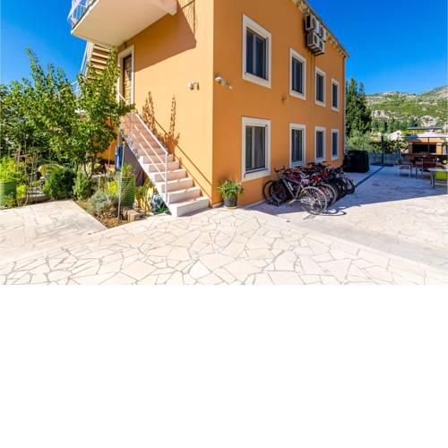 Two-Bedroom Apartment in Slano