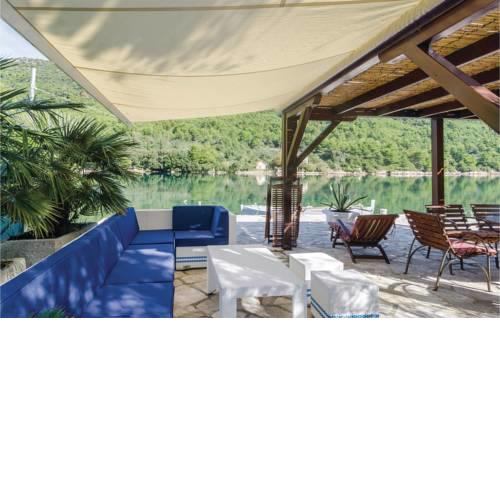 Two-Bedroom Apartment in Ston