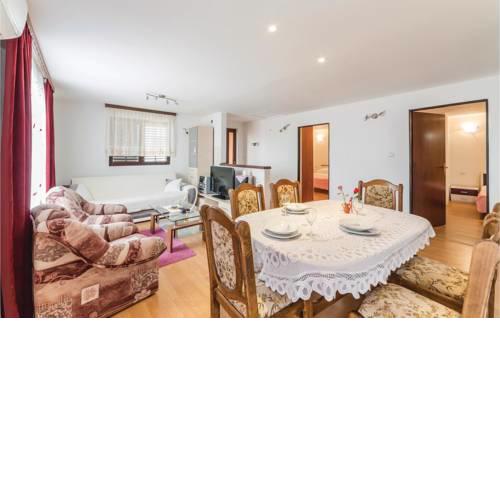 Two-Bedroom Apartment in Vlasici