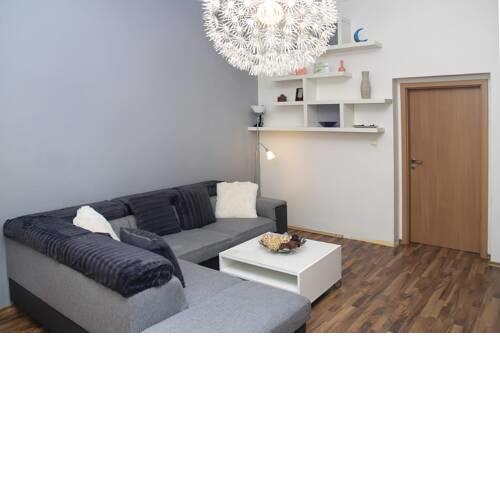 Two bedroom apartment with large living room suitable for family by easyBNB