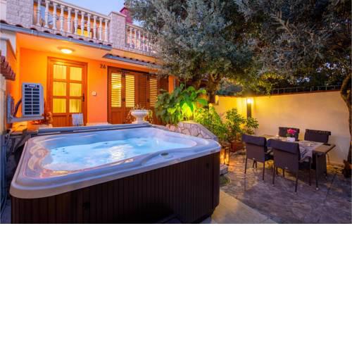 Two-Bedroom Holiday Home in Barbat
