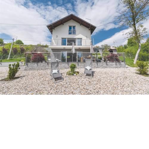 Two-Bedroom Holiday Home in Donji Zvecaj