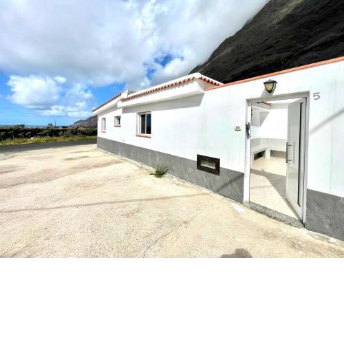 Two-Bedroom House 5, FreeWifi, AC, BBQ, Mountain View