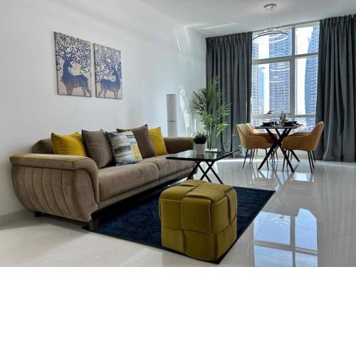 Two Continents Holiday Homes - Charming One Bedroom in Dubai Marina