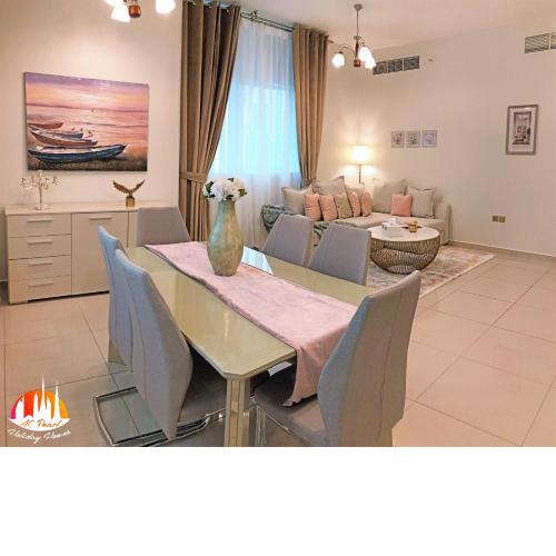 Two Continents Holiday Homes - Live in Style in Dubai Marina