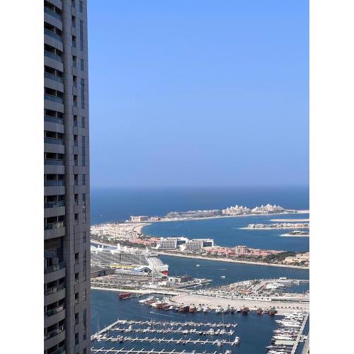 Two Continents Holiday Homes - Marina & Sea View 3 bedrooms Apartment