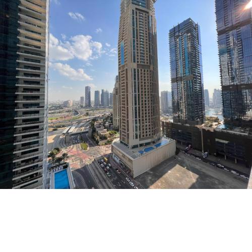 Two Continents Holiday Homes - Marvelous Marina Apartment - Free Airport Pick Up over 5 nights