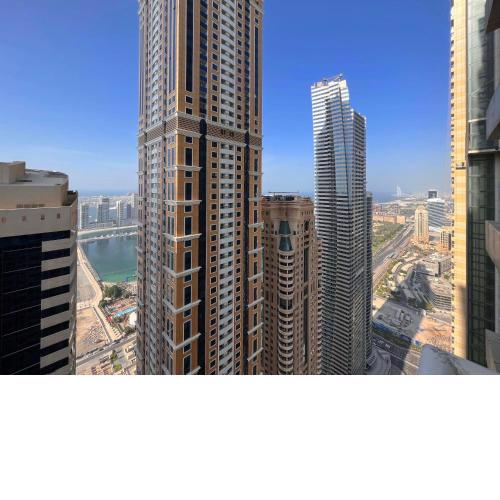 Two Continents Holiday Homes - Palm View Four Bedroom Apartment