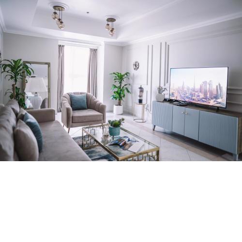 Two Continents Holiday Homes - Sea & Palm View Elegant 1 Bedroom Apartment