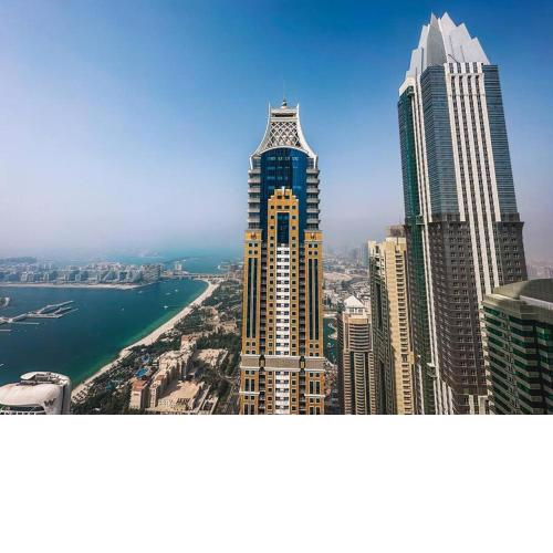 Two Continents Holiday Homes - Sea View Premium Stay on 76th floor