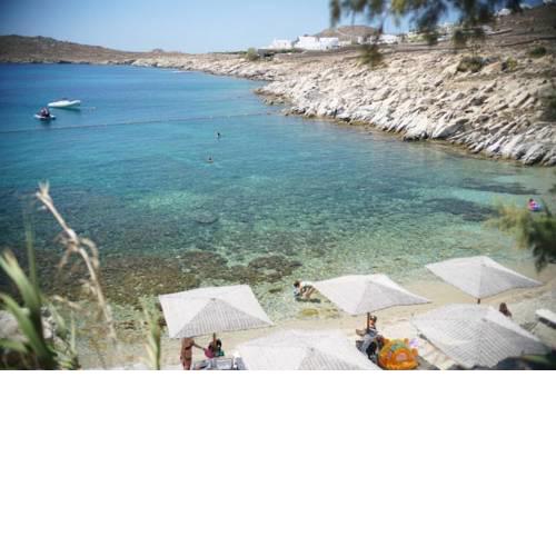 Two level summer house on the Beach