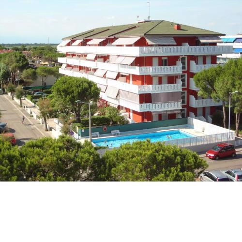 Two-room apartment a stones throw from the sea with swimming pool