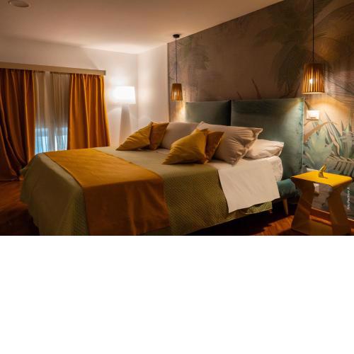 Two rooms chiaia 37