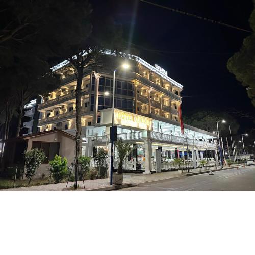 Ujvara Hotel