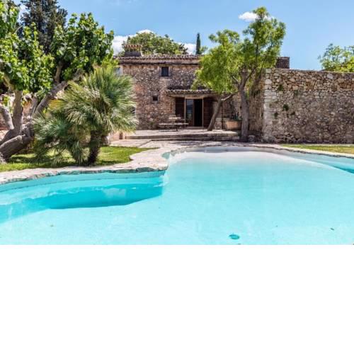 Ullaro Villa Sleeps 10 with Pool and WiFi
