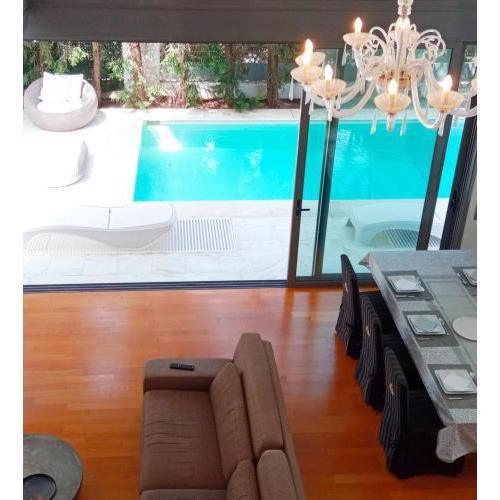 Ultra-Modern Living, Luxe 4BR with Private Outdoor Pool