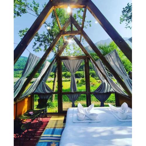 UNDER STARS HOUSE