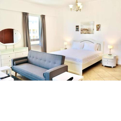 Unified Vacation Homes-Spacious Studio in lush green Motor City