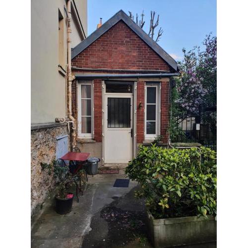 Unique and cosy house located in Paris center