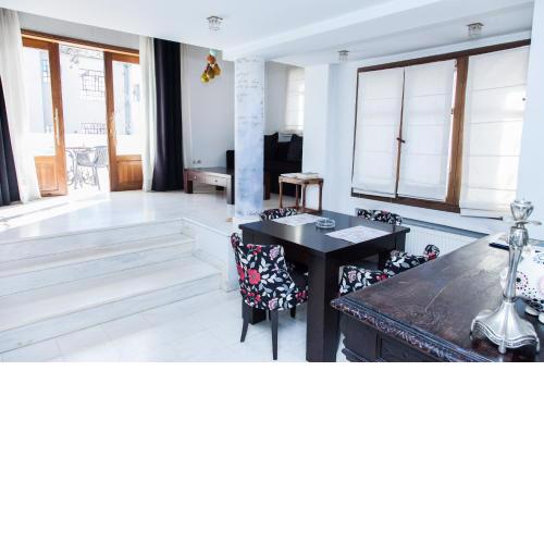Unique Apt w/ Veranda Walking Distance to Sites