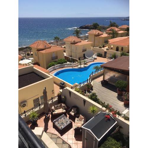 Unique Great Floor by the ocean with open terrace. Separate entrance. Adults only