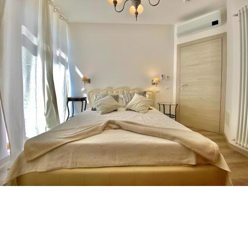 UNIQUE ROOMS