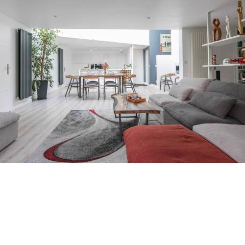 Unique spacious house in Paris