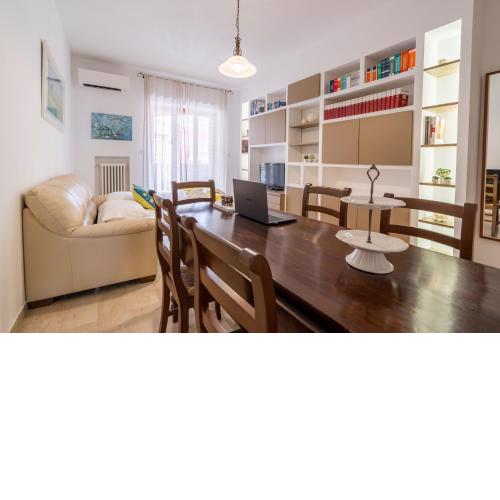 Università & Stazione Airy Apartment with parking
