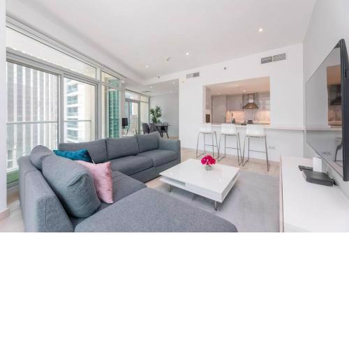 Upmarket 2BD Apt Downtown Dubai