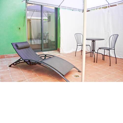 Urban Manesa city center loft with private patio