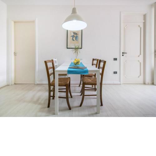 Urbane apartment in the centre of Procida with balcony