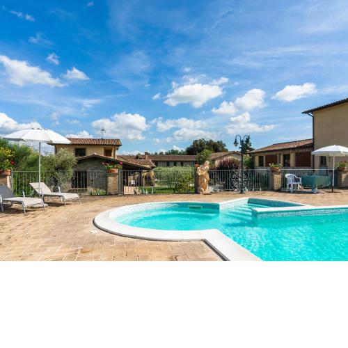 Urbane Mansion in Perugia with Swimming Pool