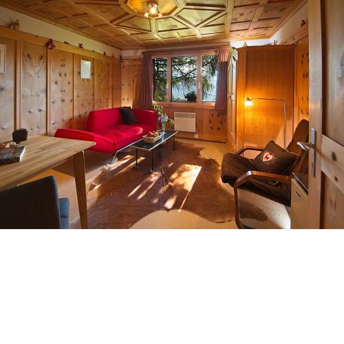 Urchige, wunderschöne 3Zi-Bergwohnung in Holzhaus