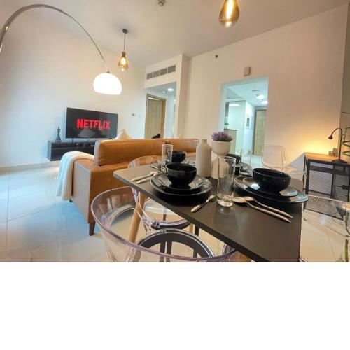 V Edition - Cozy Apartment with Stunning Marina View