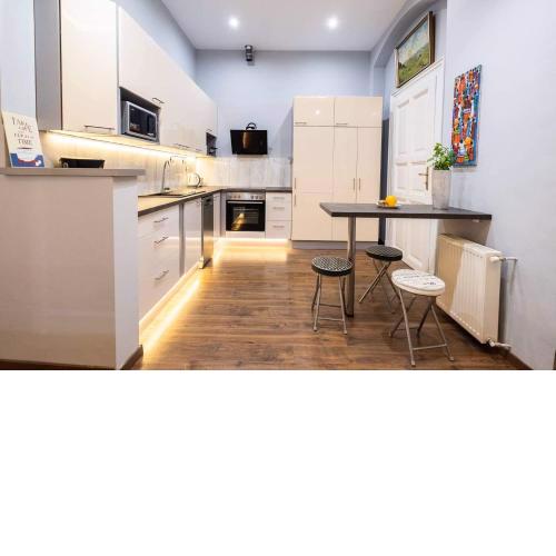 V6 Apartment