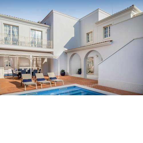 Vabriga Villa Sleeps 8 with Pool Air Con and WiFi