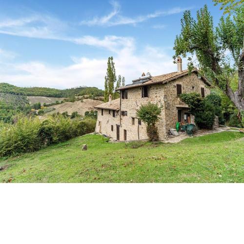 Valley View Apartment in Assisi with Swimming Pool