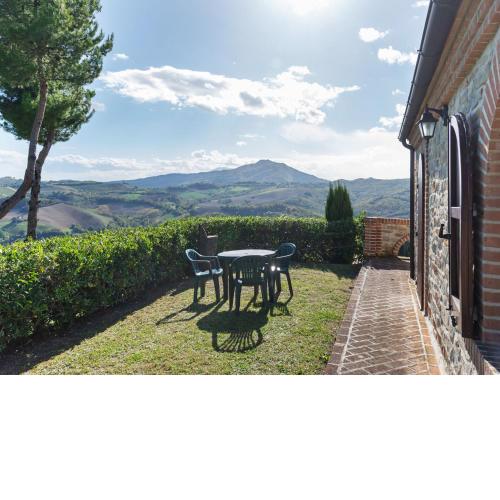 Valley View Holiday Home in Montelparo with Pool Garden