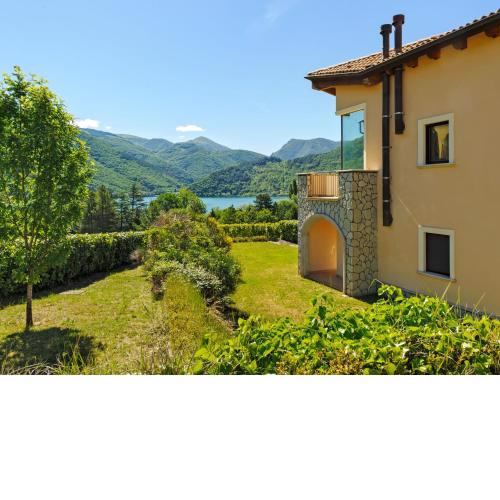 Valley View Holiday Home in Scanno with Garden