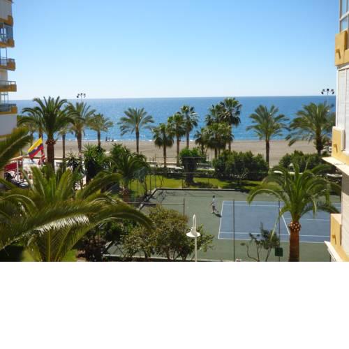 Valparaiso Apartment 50 mts from Beach, pools, sea views, tenis, terrace