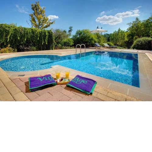 Vamos Villa Sleeps 2 Pool Air Con WiFi