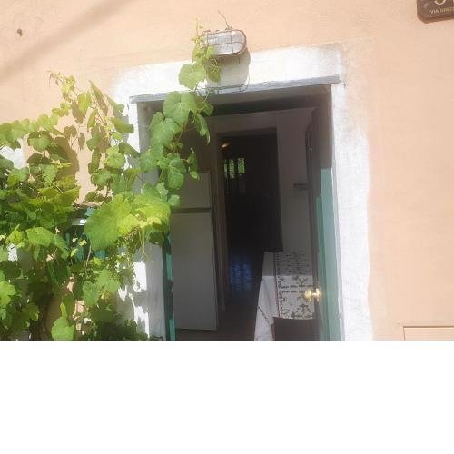 VARESE LIGURE Comfy Flat with Public Pool