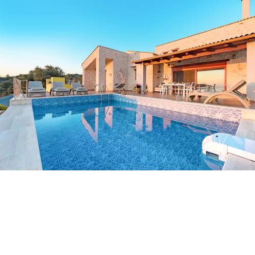 Varvara Villa Sleeps 4 with Pool Air Con and WiFi