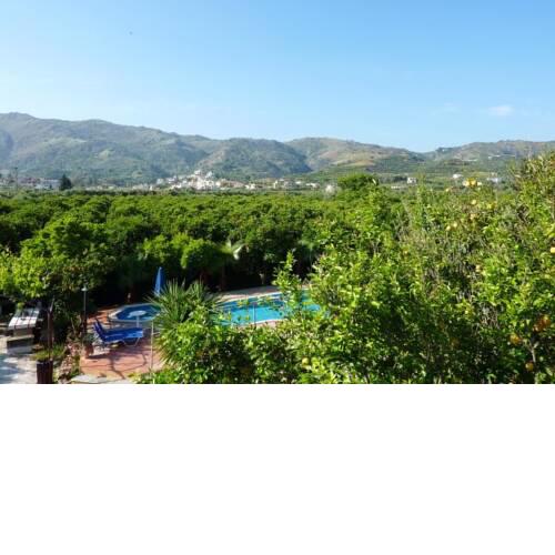 Varypetro Villa Sleeps 2 with Pool and Air Con